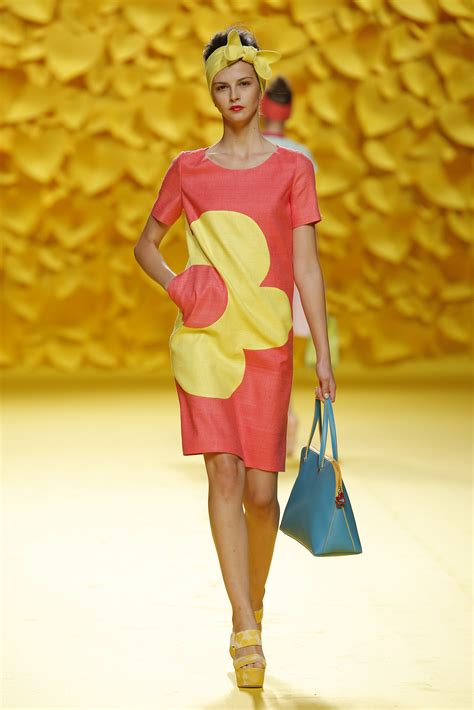 costume agatha ruiz de la prada